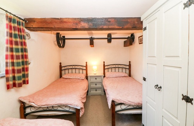 Bwthyn y Dderwen (Oak Cottage), PWLLHELI