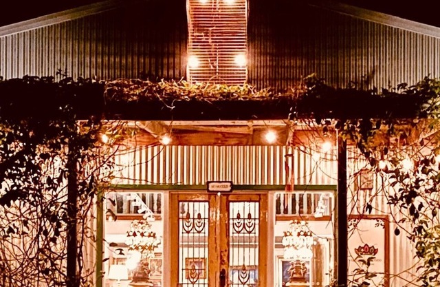 BYRON BAY'S MOD SWANKY SHED
