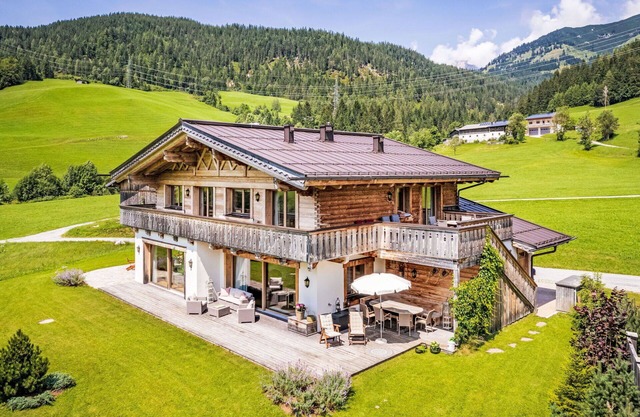 Cosy apartment for 10 people with WIFI, TV, balcony, panoramic view and parking