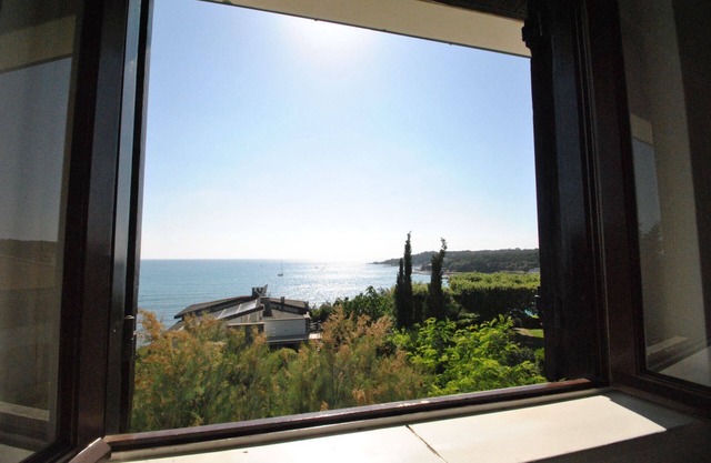 C.I.R. N. 049017LTN0578 - In vacation residence on the sea, with swimming pool, apartment on 2 leve