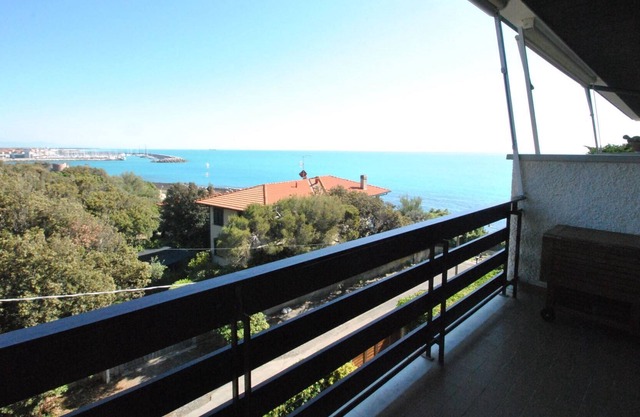 C.I.R. N. 049017LTN0062 - In vacation residence on the sea, with swimming pool, studio with loft - 4