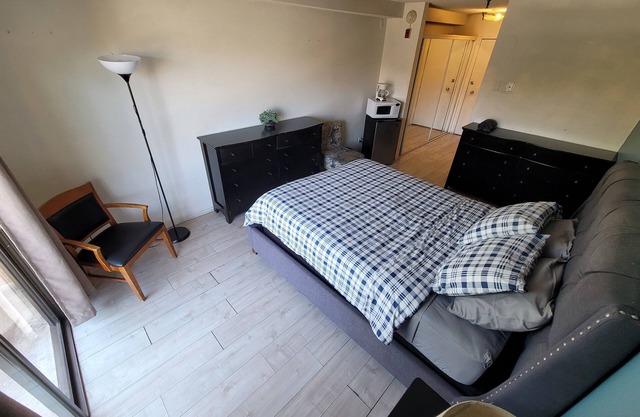 (C04/C06) Beverly Hills Hotel Style 2 Bedroom Suite