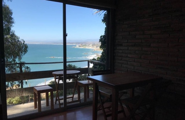 Cabaña con Balcón y Vista al Mar