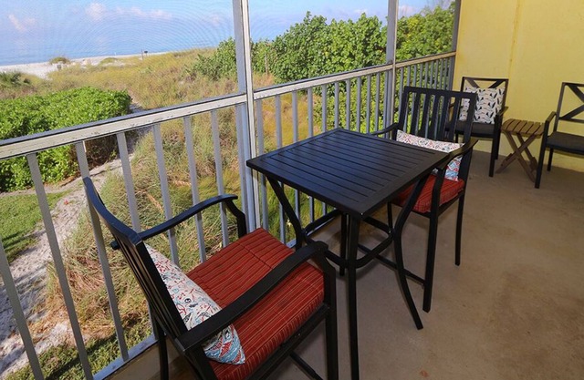 Cabana Beach Club #2: 2 BR / 2 BA Resort on Longboat Key by RVA, Sleeps 6