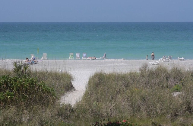 Cabana Beach Club #7: 2BR+Den / 2 BA Resort on Longboat Key by RVA, Sleeps 6