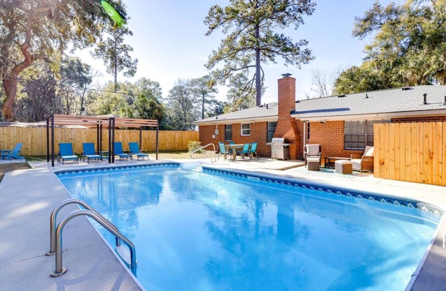 Cabana Savannah - Pool & Hot Tub Retreat