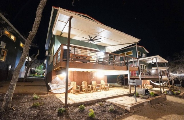 Cabin 1 - New Modern Lux Cabin, Hot Tub, FirePit, Games