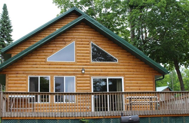 Cabin 14 - Beautiful updated cabin with large deck and spacious kitchen/living space