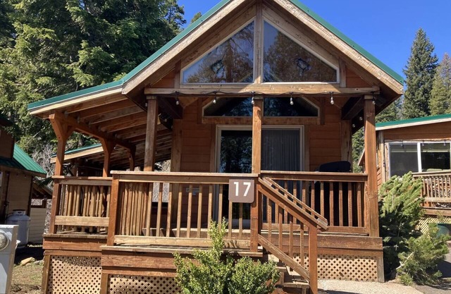 Cabin #17 at Hyatt Lake Resort