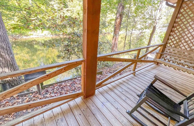 Cabin #2 - Riverfront w/Gas Fireplace and more!