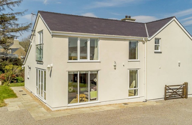 Cabin ∙ 4 bedrooms ∙ 7 guests