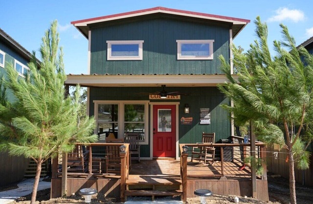 Cabin 7 - Lake Bridgeport, Modern, Hot Tub, FirePit, Sauna