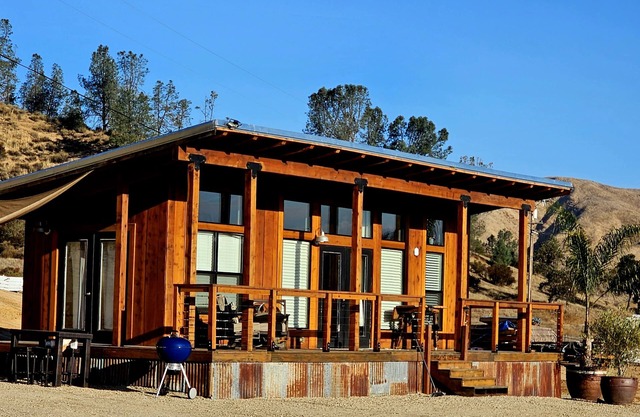 Cabin Chic 40 acre ranch. Vineyard, Olive trees, National parks, wineries & More