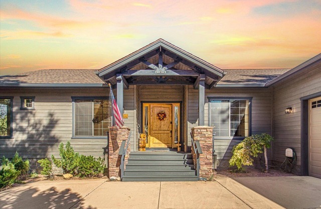 Cabin in Show Low, AZ in Torreon with free level 2 car charger