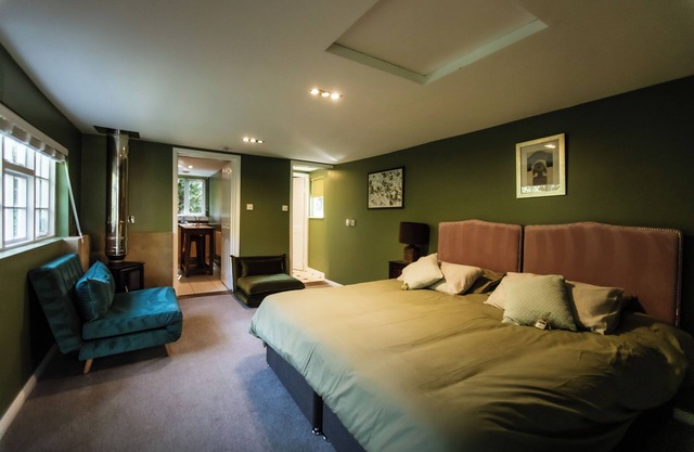 Cabin set in rural Kent on a private plot of 30 acres with use of a pool