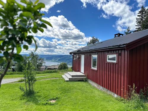 Cabin with great view close to town and ski area