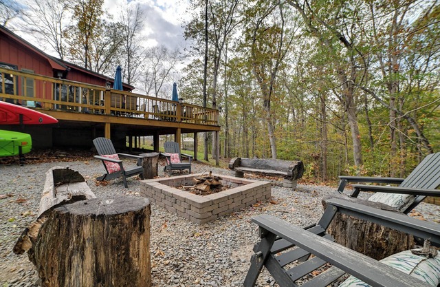 Cadiz Vacation Home w/Deck: Walk to Lake Barkley