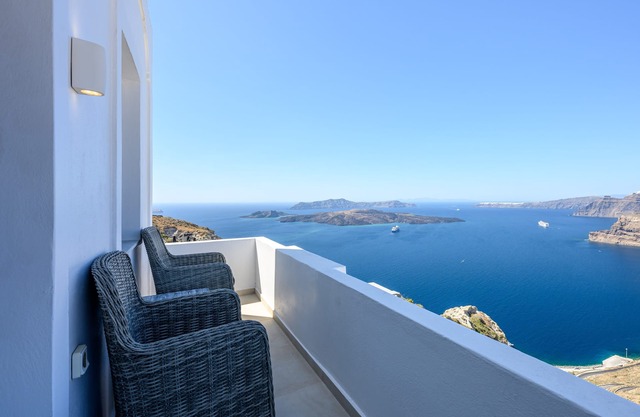 Caldera St. Spectacular view of Santorini's caldera