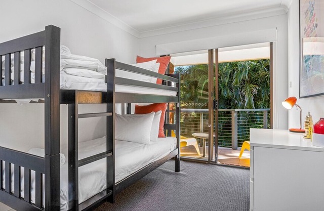 Calinda Sol 11 - all of Byrons favourite cafes, beaches and stores all within 5 min