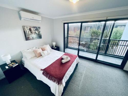 Calm Getaway Close to Airport
