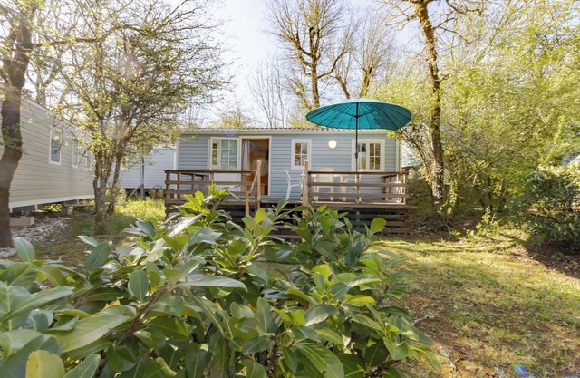 "Calvi" Mobile Home: Dordogne Vacation, Shared Pool & Mini-Farm near Sarlat