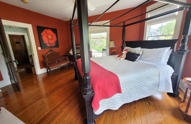 Camellia Rose Inn- Luxury King Room Anticipation