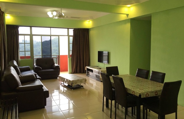 Cameron Pasar Malam Apartment at Crown Imperial Court