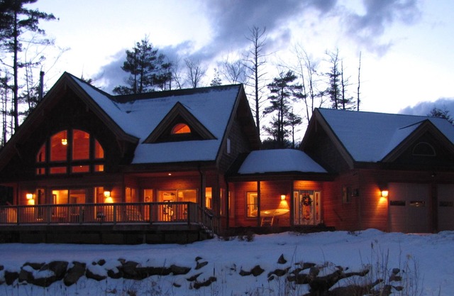 CAMP DAVID in Bolton Landing, Immaculate, Dog-friendly Fire-pit Play-yard