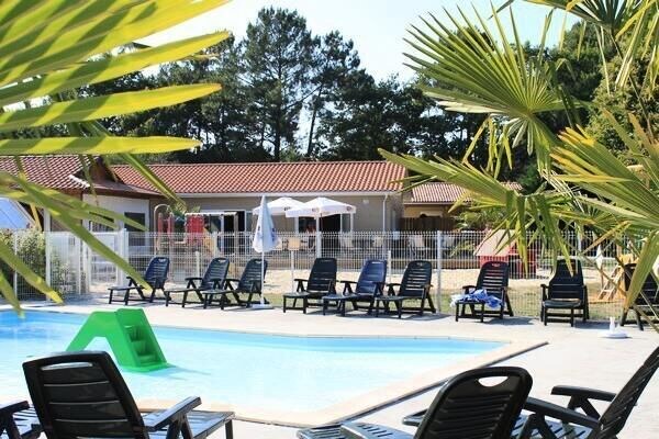 Camping Le Paradis **** - 3-room Crocus mobile home for 4 people