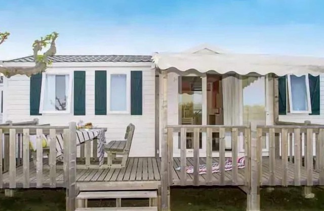 Camping Le Villeu *** - Cozy 4-room mobile home for 6 people with air conditioning