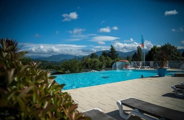 Camping Midi Pyrenées **** - 4-room mobile home 6/8 people