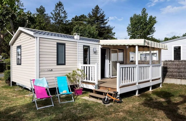 Campsite Domaine des Salins * - Mobilhome Grand Confort 27m2/2 bedrooms with covered terrace 4 people