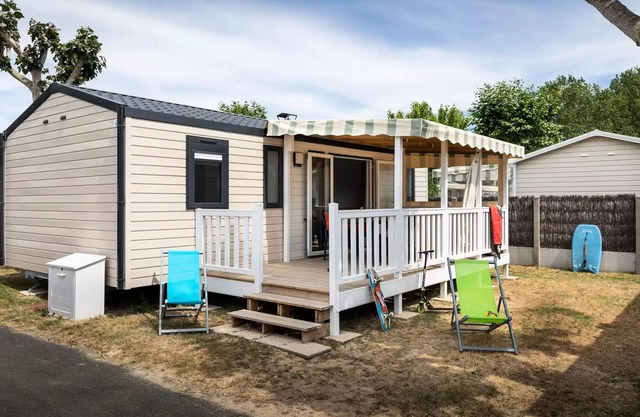 Campsite Domaine des Salins * - Mobil home Grand Confort 31 m2/3 bedrooms - covered terrace 6 people