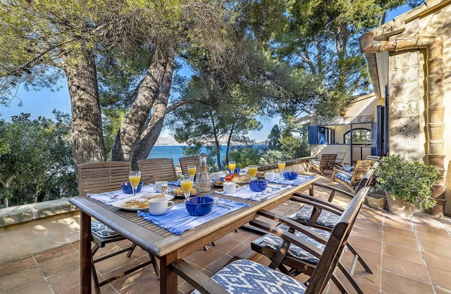 Can Blau, mediterranean style with sea views
