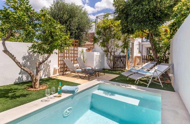 Can Miquel Beautiful family house with pool next to the beach