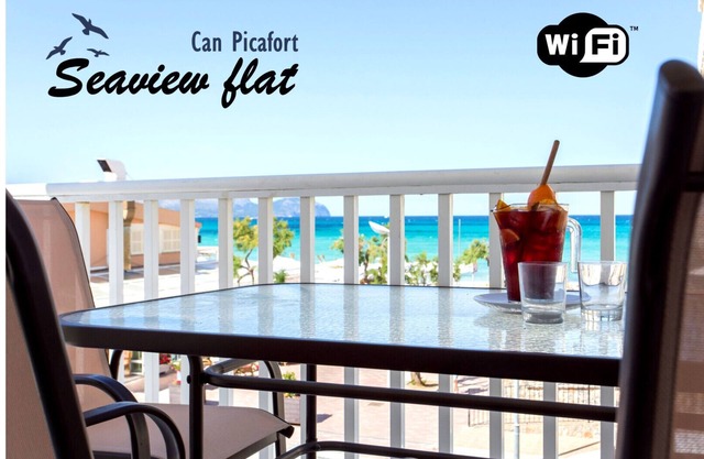 Can Picafort apartment first line. 6 pers. WIFI. A/C Terrace facing the sea. 75m2