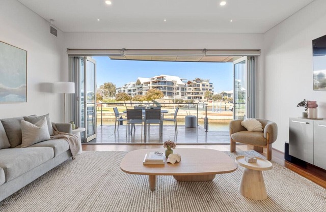 Canal View Luxury Townhouse Mandurah