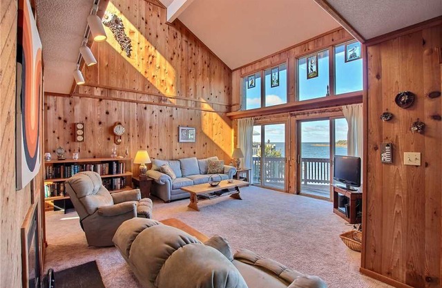 CANALFRONT in Frisco; Spectacular views & water access.