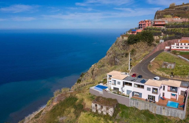 Canhas Views Pool and Barbecue