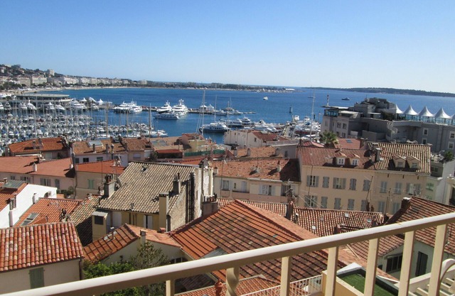Cannes, 3 rooms with magnificent sea views of the harbor 4-6pers wide terrace.