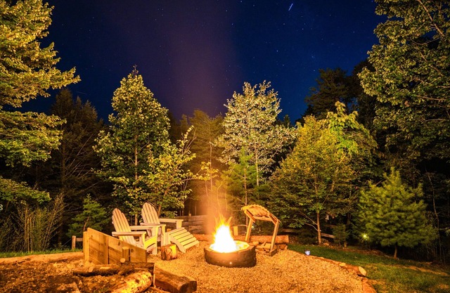 Canopy Ridge Retreat Cabin, couples oasis. Nature weddings
