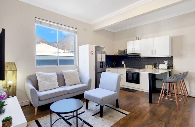 Cape Comfort - Central and Modern