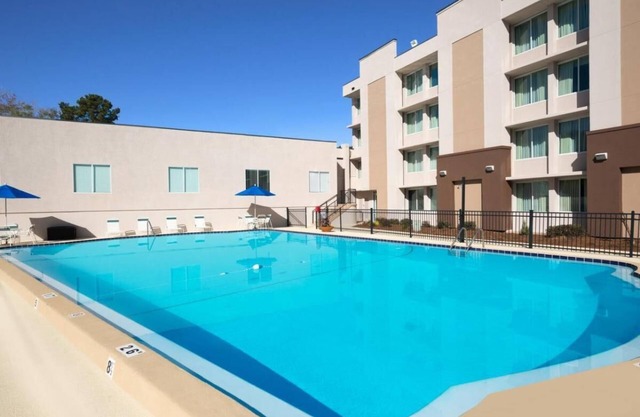 Capital City Escape! Free Parking, On-site Pool, Pet-Friendly!