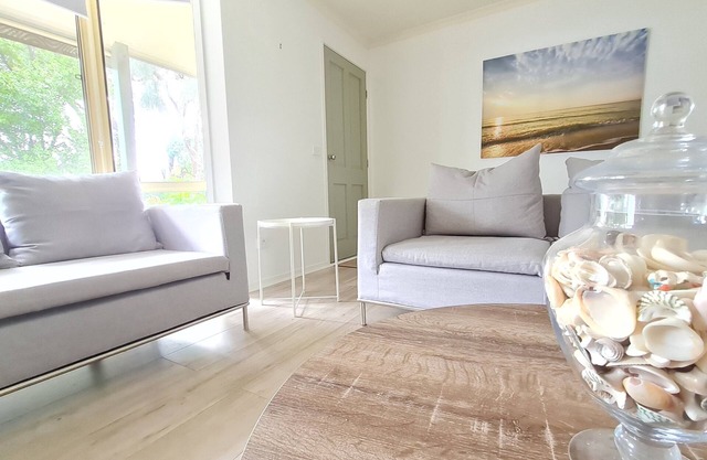 Caplesound Beach house 5 min walk to beach