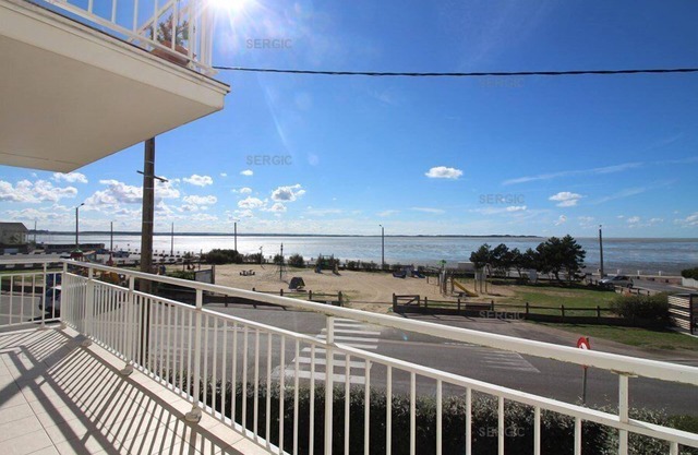 CAPMARINE11 In a new residence facing the sea