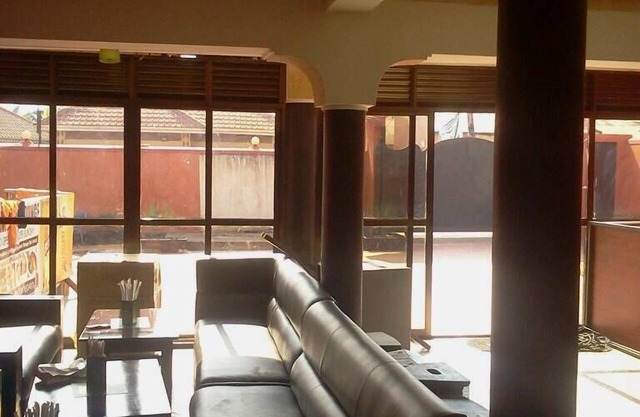 Capricorn Lounge