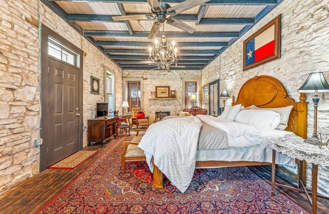 Captain James Beech House: Historic Stay Near TSU