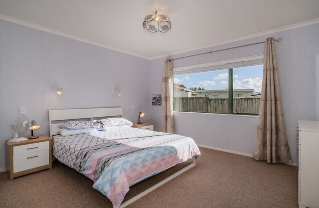 Captain's Cabin - Cooks Beach Holiday Home, COOKS BEACH
