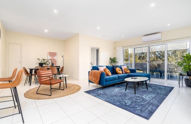 Captivating 3BR 2BA APT close to Shopping - Hosted by Canstay