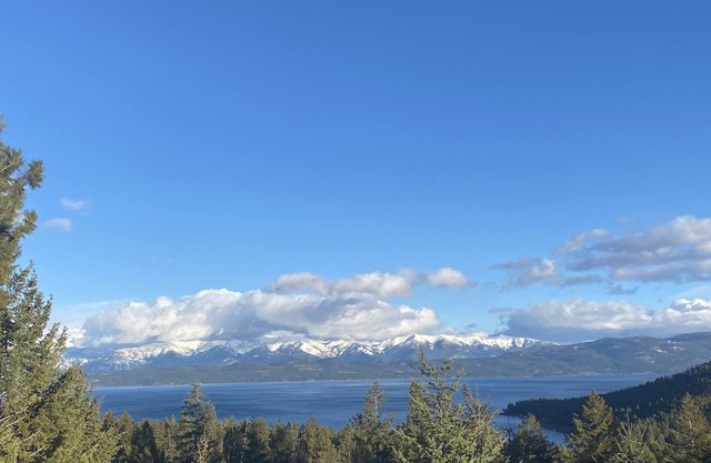 Captivating Flathead Lake Views 6 bd 3.5 bath
